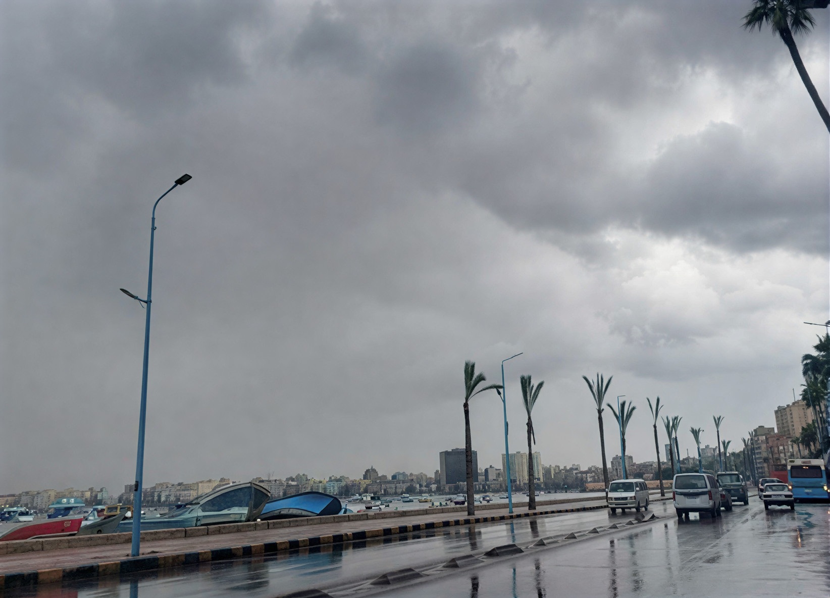 أمطار رعدية وسيول.. حالة جوية "عنيفة جداً" تضرب مصر لمدة 72 ساعة